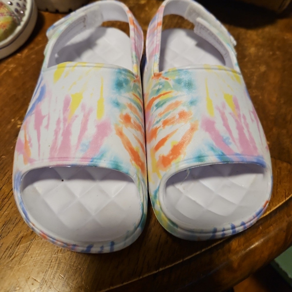 Cat & Jack croc slippers size 8